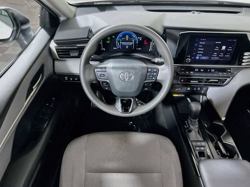 Used 2025 Toyota Camry LE AWD/4WD image 19