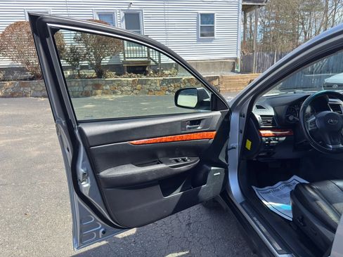 Used 2012 Subaru Outback 3.6R Limited w/ Moonroof Pkg image 12