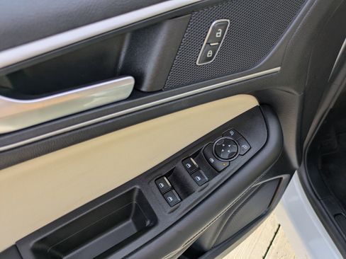 Used 2021 Ford Edge SEL image 9