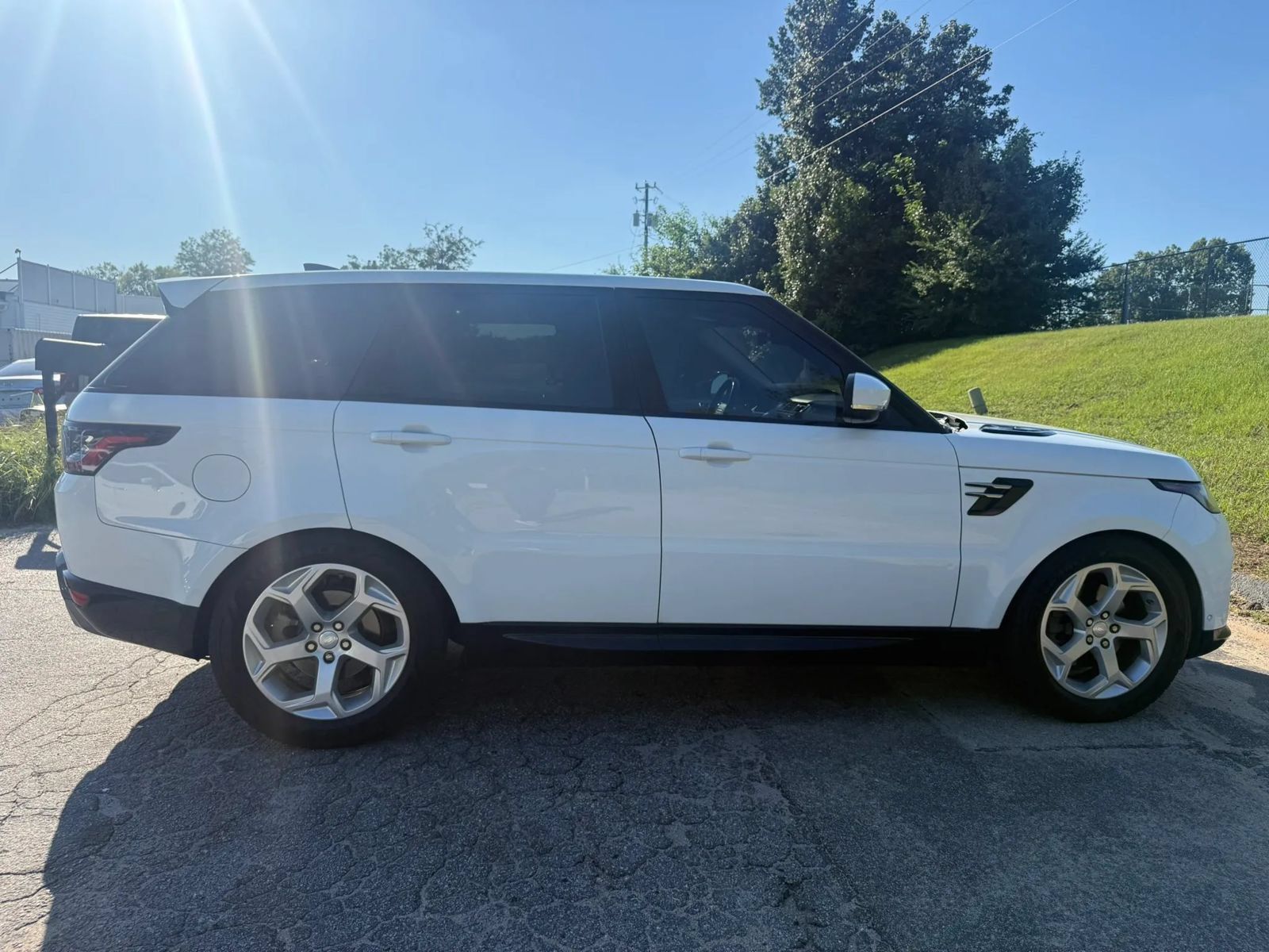 Used 2018 Land Rover Range Rover Sport HSE AWD/4WD image 4