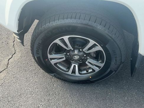 Used 2019 Toyota Tacoma TRD Sport AWD/4WD image 12