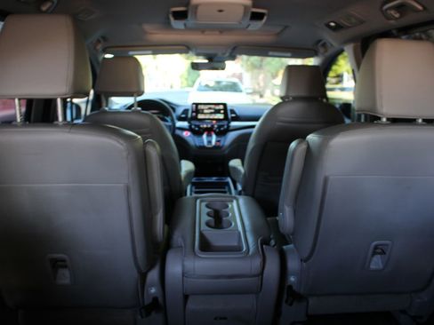 Used 2018 Honda Odyssey Touring image 16