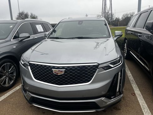 Used 2025 Cadillac XT6 Premium Luxury image 2