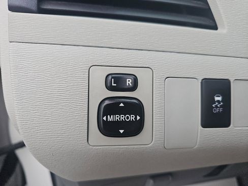 Used 2013 Toyota Sienna LE image 18