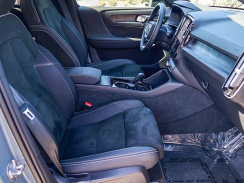 Used 2023 Volvo XC40 Recharge Ultimate image 19