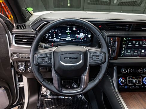 Used 2023 GMC Yukon Denali Ultimate image 16