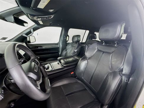 Used 2022 Jeep Wagoneer Series II image 2