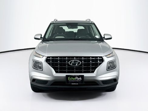 Used 2025 Hyundai Venue SEL FWD image 2