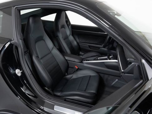 Used 2021 Porsche 911 Turbo image 31