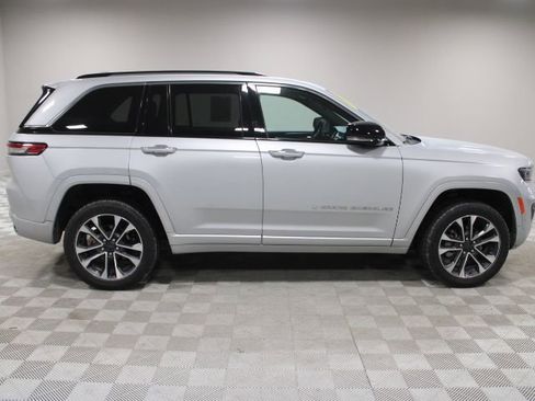 Used 2022 Jeep Grand Cherokee Overland w/ Luxury Tech Group IV image 12