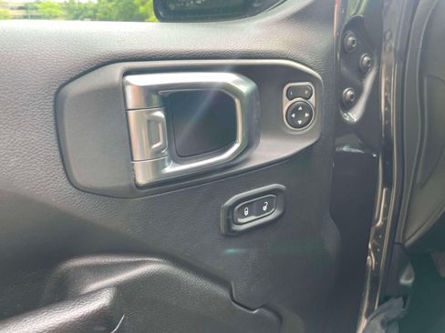 Used 2022 Jeep Gladiator Sport AWD/4WD image 18