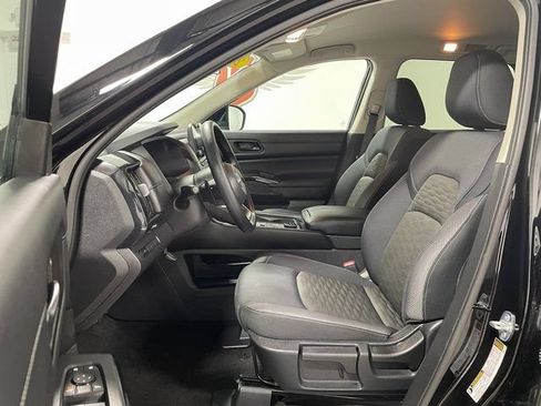 Used 2025 Nissan Pathfinder S AWD/4WD image 11