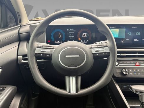 Used 2025 Hyundai Tucson SE FWD image 11