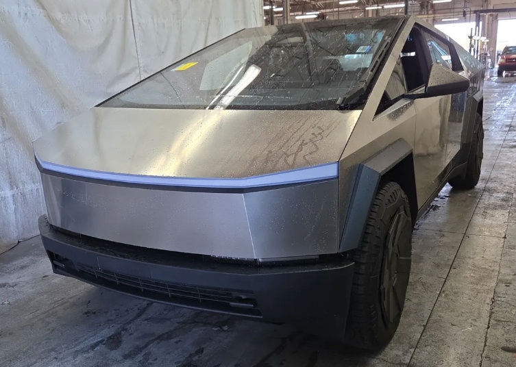 Used 2024 Tesla Cybertruck Cyberbeast AWD/4WD image 3