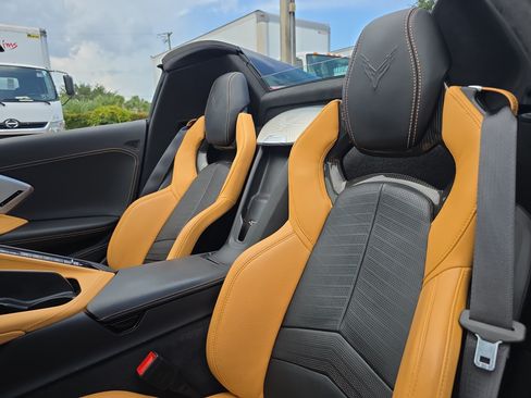 Used 2022 Chevrolet Corvette Stingray Premium Conv w/ Z51 Performance Package RWD image 21