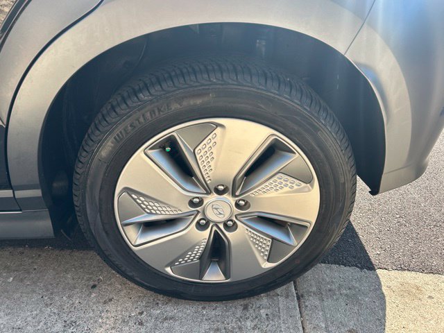 Used 2021 Hyundai Kona Ultimate FWD image 11