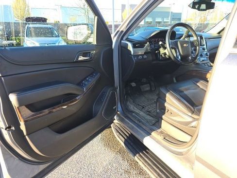 Used 2019 Chevrolet Suburban LT image 16
