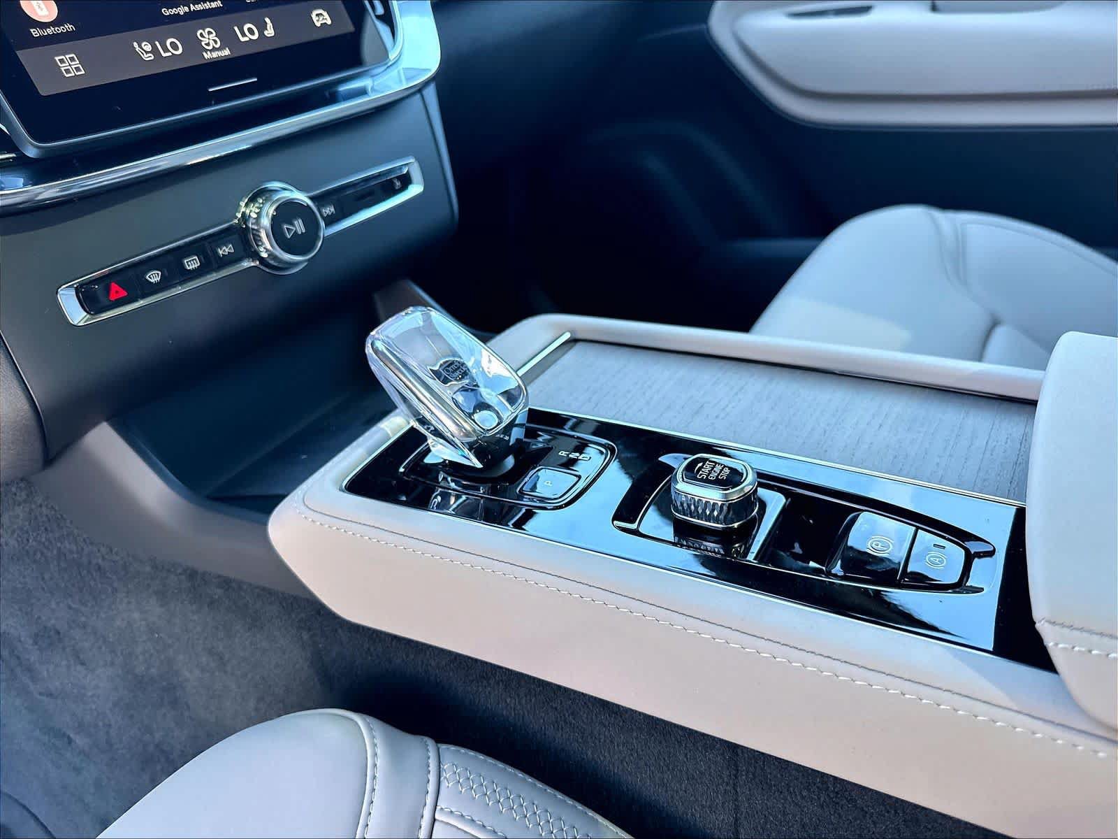 New 2027 Volvo XC90 B6 Plus AWD/4WD image 10