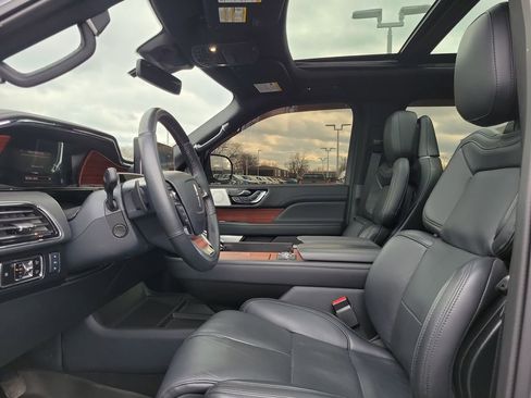 Used 2024 Lincoln Navigator L Reserve image 16