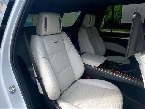 Certified 2026 Cadillac Escalade Platinum Sport AWD/4WD image 24