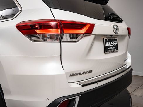 Used 2017 Toyota Highlander Limited w/ Protection Package #3 AWD/4WD image 20