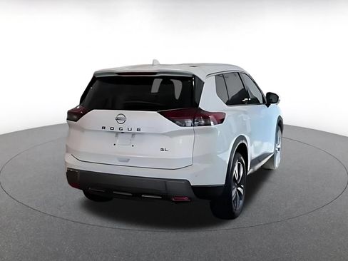 Used 2026 Nissan Rogue SL FWD image 9