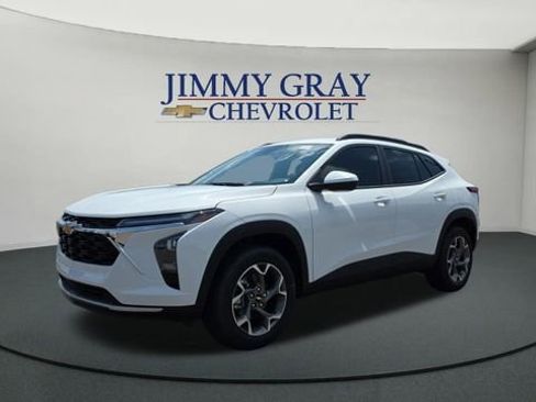 New 2026 Chevrolet Trax LT w/ Driver Confidence Package FWD image 1