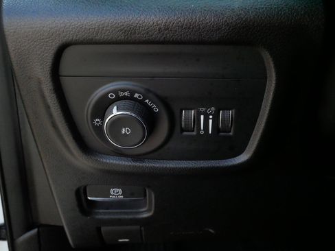 Used 2023 Jeep Grand Cherokee Limited w/ Luxury Tech Group II image 26