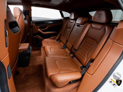Used 2025 Lamborghini Urus SE image 50