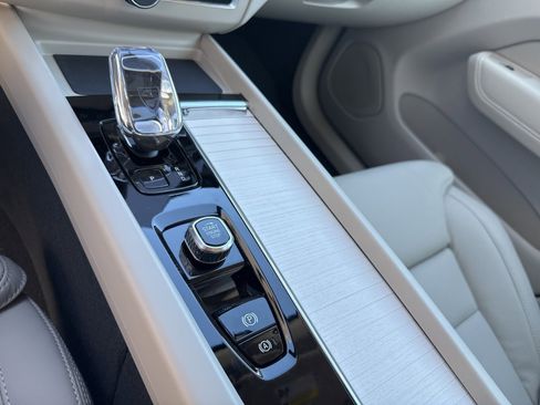 New 2026 Volvo XC60 B5 Ultra w/ Climate Package image 22