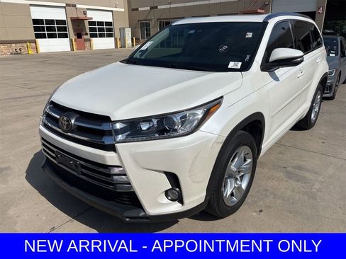 Used 2017 Toyota Highlander Limited FWD image 1