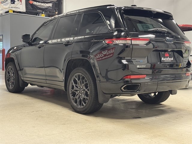 Used 2023 Jeep Grand Cherokee Summit AWD/4WD image 6