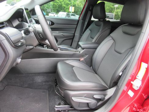 New 2026 Jeep Compass Latitude AWD/4WD image 18