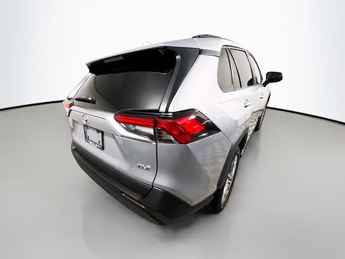 Used 2021 Toyota RAV4 XLE Premium image 4