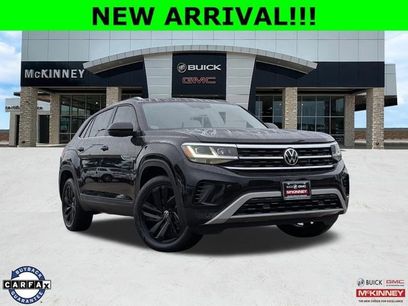 Used 2022 Volkswagen Atlas Cross Sport SE w/ Black Wheel Package