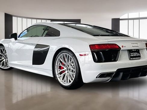 Used 2017 Audi R8 V10 w/ Carbon Exterior Package AWD/4WD image 4