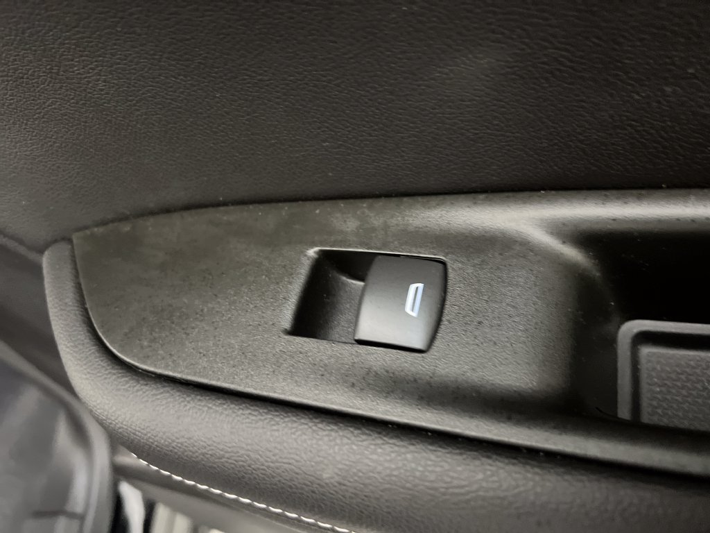 Used 2025 Chevrolet Blazer LT FWD image 25