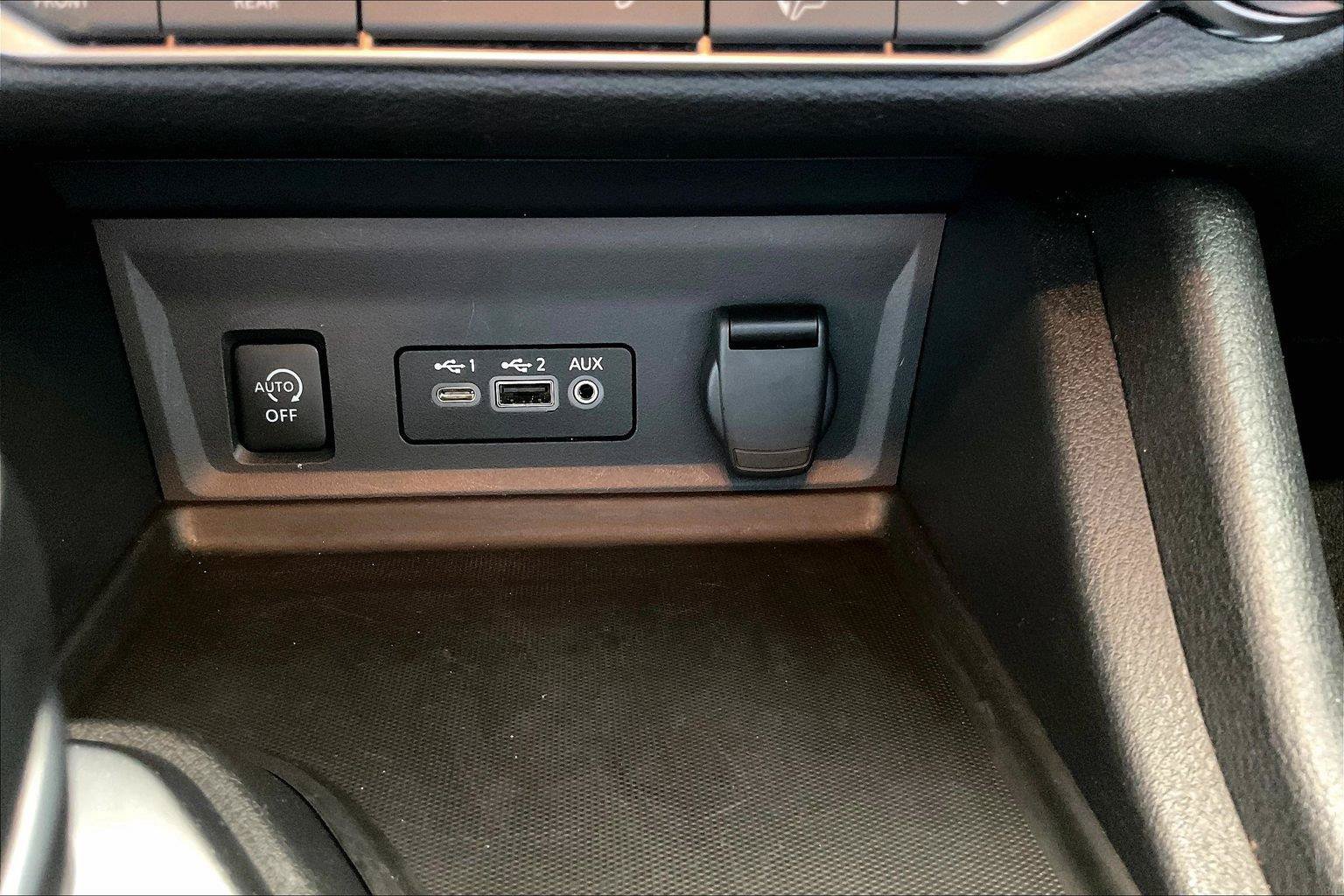 Certified 2025 Nissan Sentra SR FWD image 31