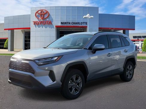 Used 2024 Toyota RAV4 LE AWD/4WD image 4