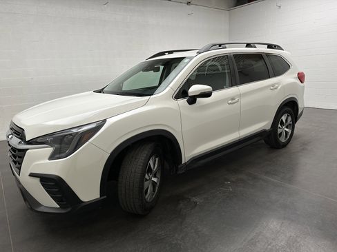 Used 2023 Subaru Ascent Premium image 4