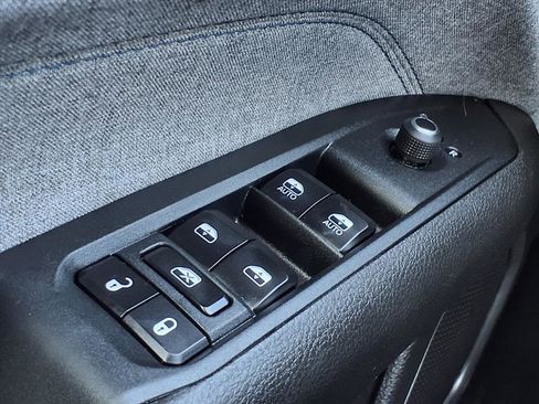 Used 2024 Jeep Compass Latitude image 9