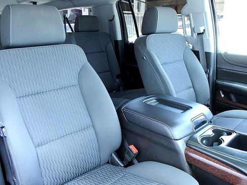 Used 2017 GMC Yukon XL SLE w/ SLE Value Package image 24