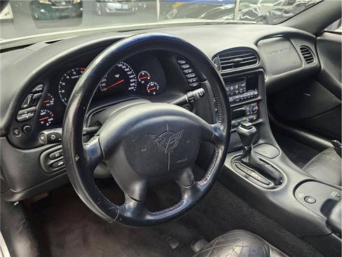 Used 2004 Chevrolet Corvette Coupe w/ Preferred Equipment Group RWD image 10