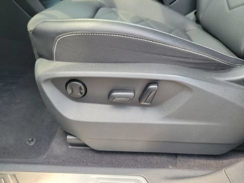 Used 2024 Volkswagen Atlas SE FWD image 11
