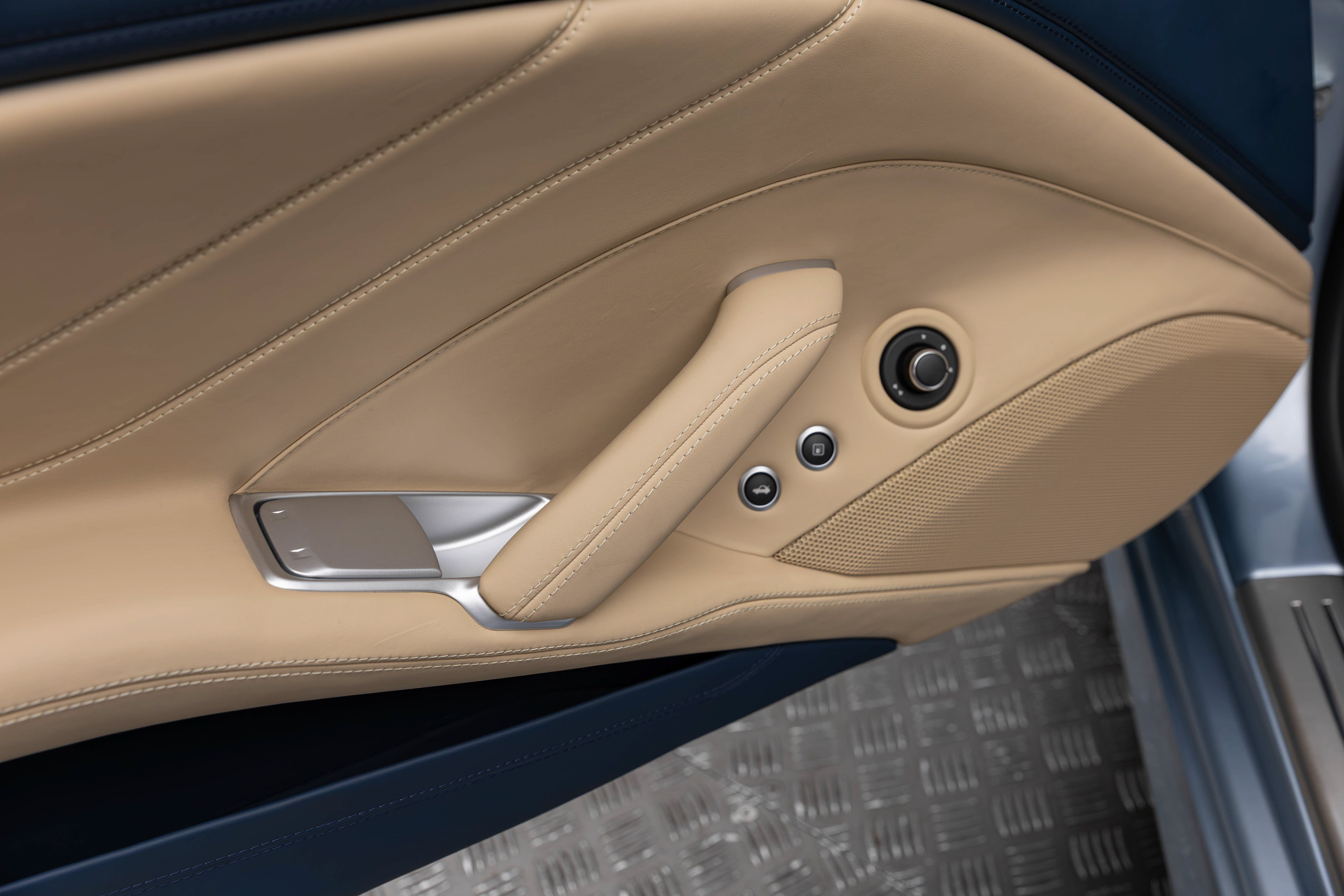 Certified 2015 Ferrari California T RWD image 13
