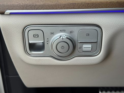Used 2023 Mercedes-Benz GLS 450 4MATIC image 19