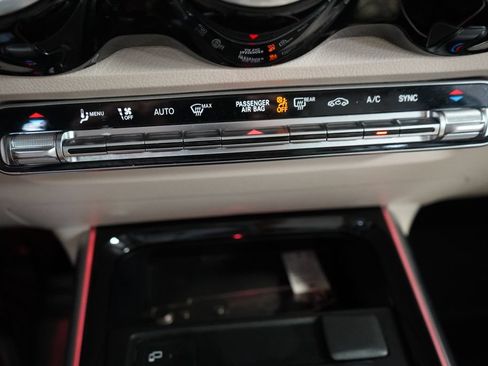 Used 2023 Mercedes-Benz GLB 250 4MATIC image 39