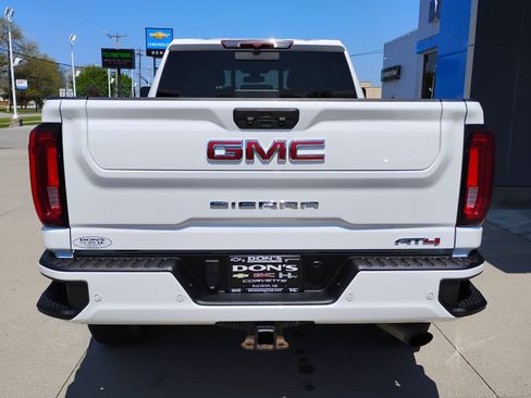 Used 2022 GMC Sierra 2500 AT4 w/ AT4 Preferred Package AWD/4WD image 6