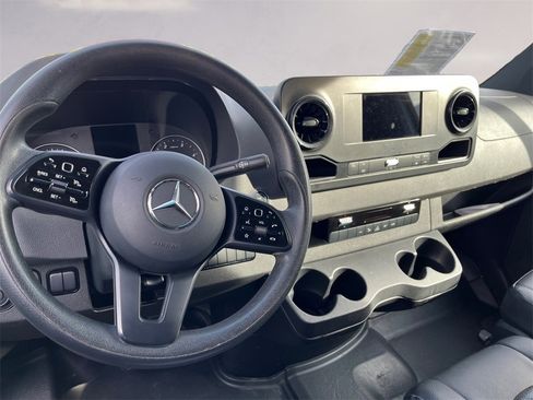 Used 2024 Mercedes-Benz Sprinter 2500 image 9