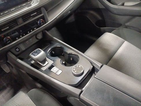 Used 2025 Nissan Rogue SV image 14